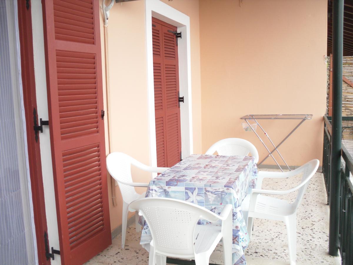 Ferienwohnung Spiti Kritikos Benitses  Exterior foto